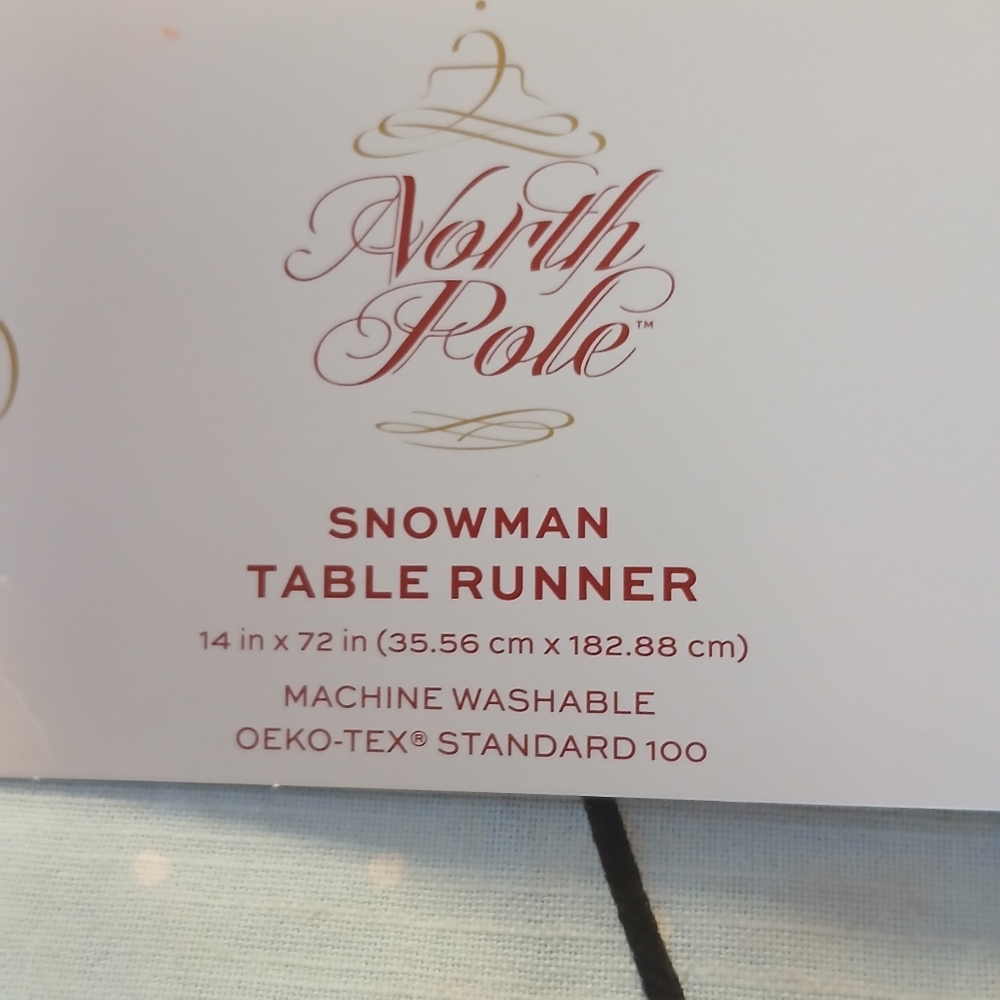 CHRISTMAS Table Runner - Picture 2 of 5